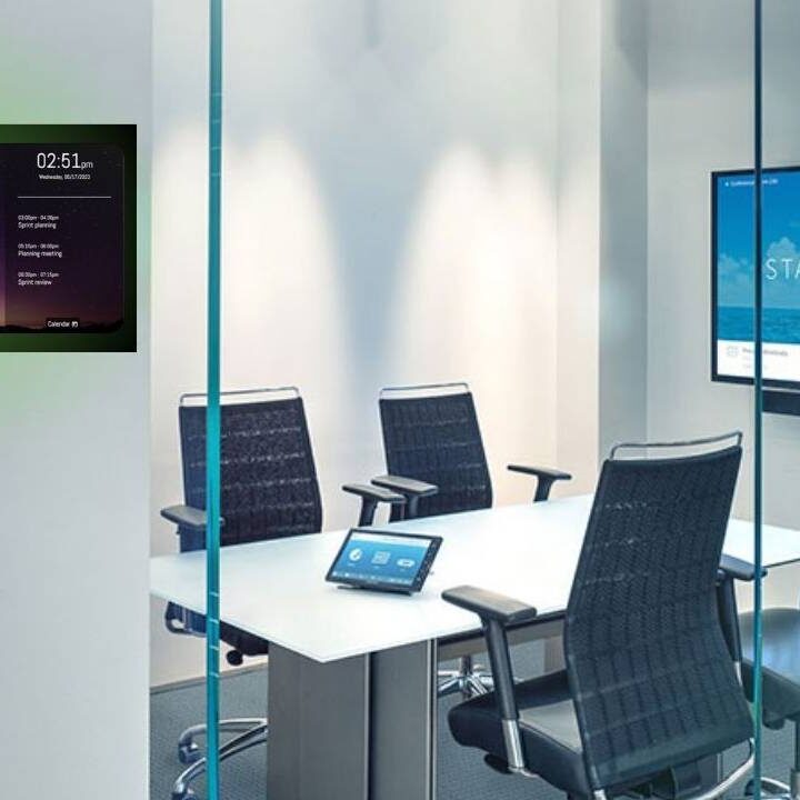 Display of meeting room status outside room